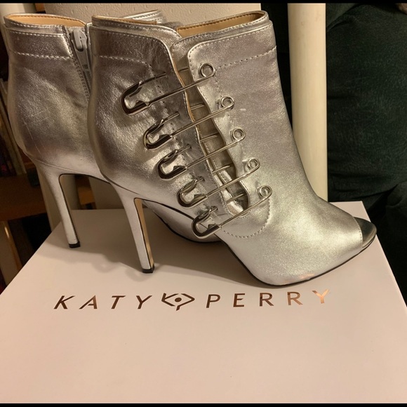 Leather Ankle Boots, Metallic Silver w/ pin detail on outer side & zipper inside - Picture 5 of 7